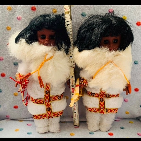 2 Vintage Inuit Eskimo dolls in furs with snowshoes - Picture 2 of 9